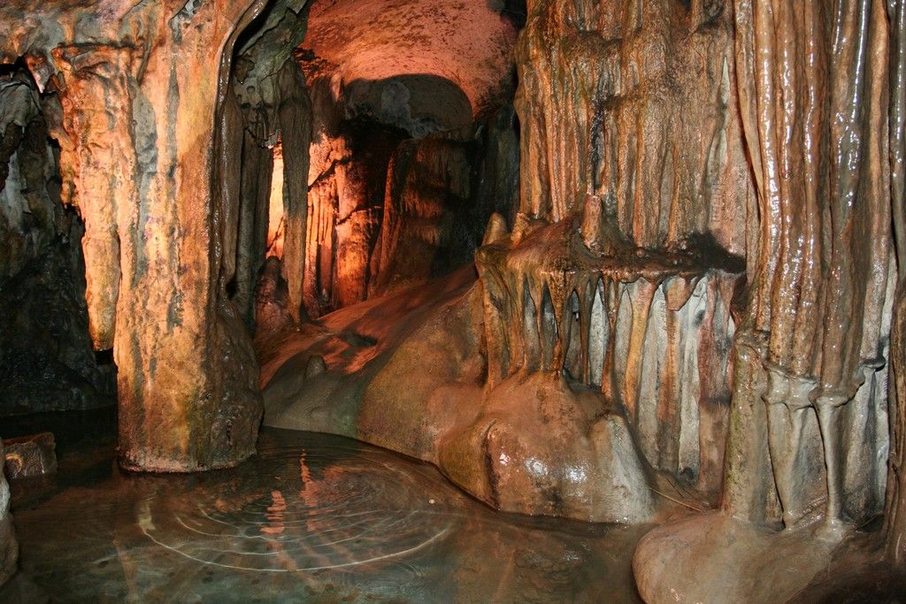 Пещера Леденика